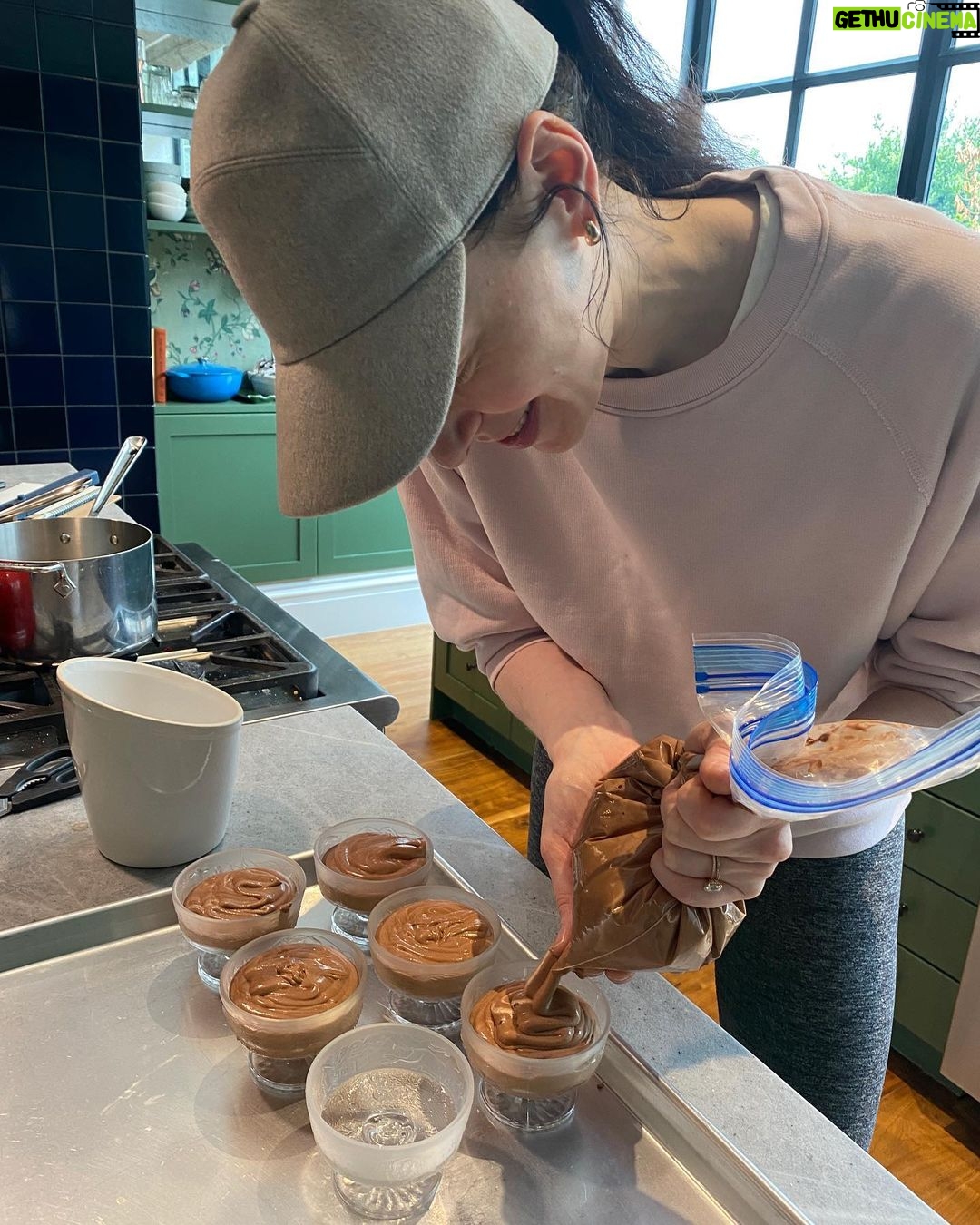 Laura Prepon Instagram - Learning some new dessert skills. Any requests? 🧁🍪🥧 #PrepOn #GetYourPrepOn