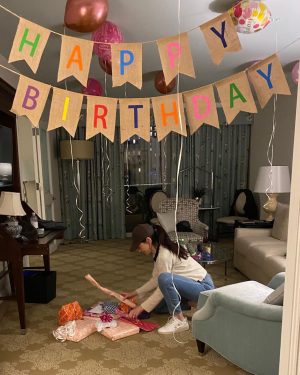 Laura Prepon Instagram - You only turn 4 once! Making my daughter’s birthday special while on the road. 🎂🎈