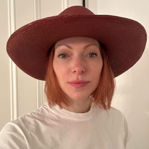 Laura Prepon Instagram - Trying to pick my Valentine’s date night look! 🙆🏻‍♀️…I’ll keep workin’ on it😆