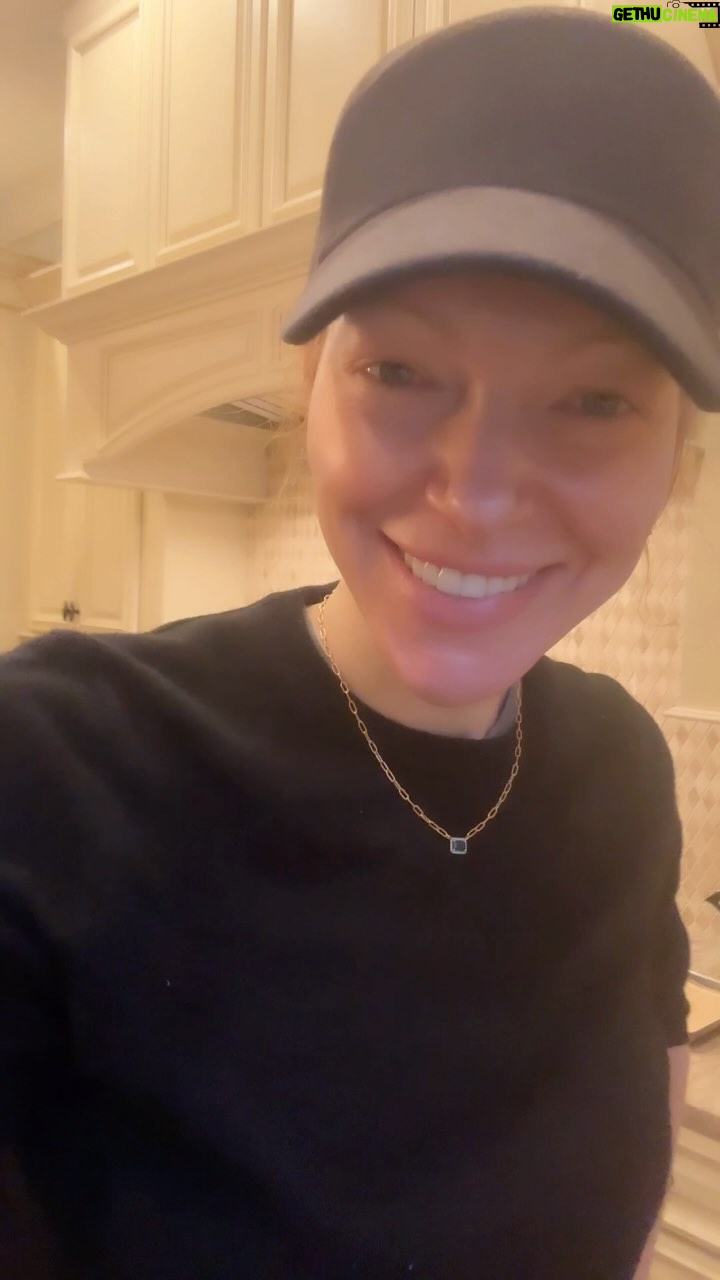 Laura Prepon Instagram - Greens! I’m loving the kale at my farmers market. Here are some tips to clean & #PrepOn your kale🥬 to get rid of dirt and uninvited friends🐜 #GetYourPrepOn