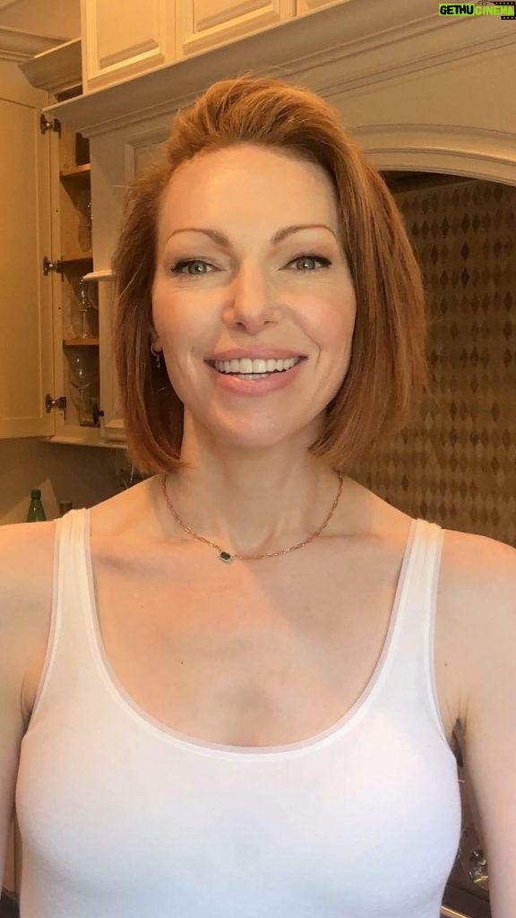 Laura Prepon Instagram - You guys have asked what I’m eating for breakfast these days 🍳 #GetYourPrepOn with me as I throw together a go-to breakfast with prepped ingredients. So quick, so yummy. 😋 How do you like to start your day? #PrepOn