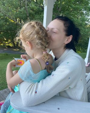 Laura Prepon Instagram - I can’t believe this was last summer! Where does the time go? #throwback to making dreamcatchers💞💫 #tbt