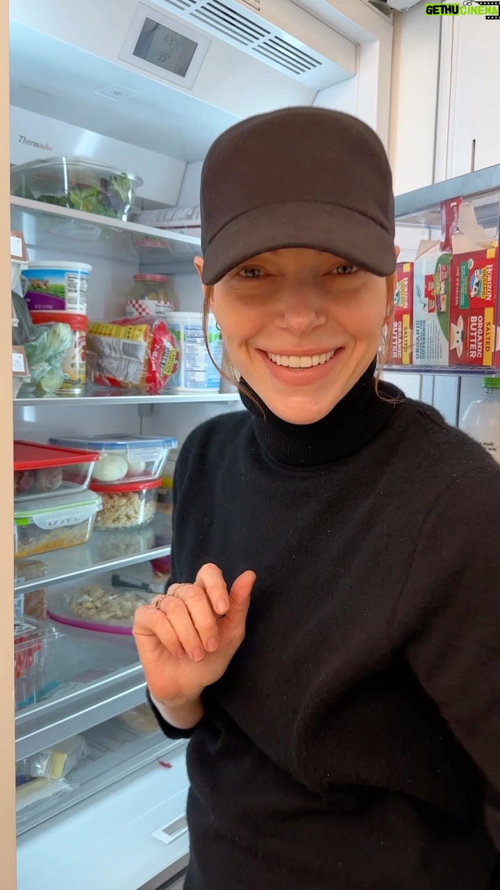 Laura Prepon Instagram - Welcome to one of my happy places… a fridge stocked with prepped food! #fridgetour #GetYourPrepOn #PrepOn