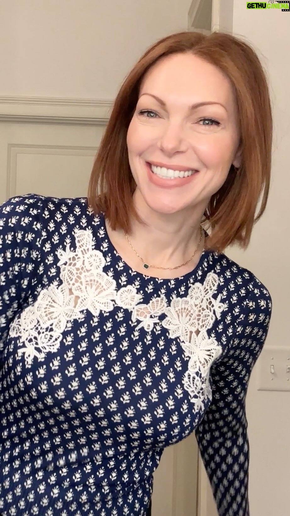 Laura Prepon Instagram - This week, #GetYourPrepOn with me as I #PrepOn for a dinner out. (Part 2) Love sharing tips & tricks I’ve learned over the years! 💁🏻♀️💄#GRWM