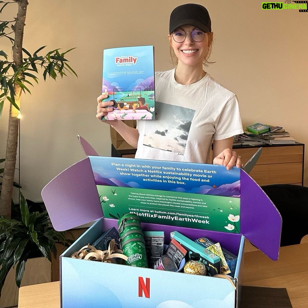 Laura Prepon Instagram - Earth Day is around the corner on April 22! To help your family #GetYourPrepOn for an Earth-themed watch party, I'm partnering with @netflixfamily to give away ten of these gorgeous boxes. đ WHAT'S IN THE BOX? A one-year National Parks family pass, an Activity Booklet, plant-based taco kit, microgreens growing kit, recycled bowl, popcorn, recycled cups, and stainless steel straws. đ HOW TO ENTER: Comment the name of your favorite sustainability show or film and tag 2 friends in the comments before April 17 at 5pm ET. Head to Netflix.com/FamilyEarthWeek for inspiration! No purchase necessary. 18+ residents of 50 US or DC states and Canada (excluding Quebec). Ends April 17 at 5pm ET. Rules: bit.ly/NFEWSweepstakesRules