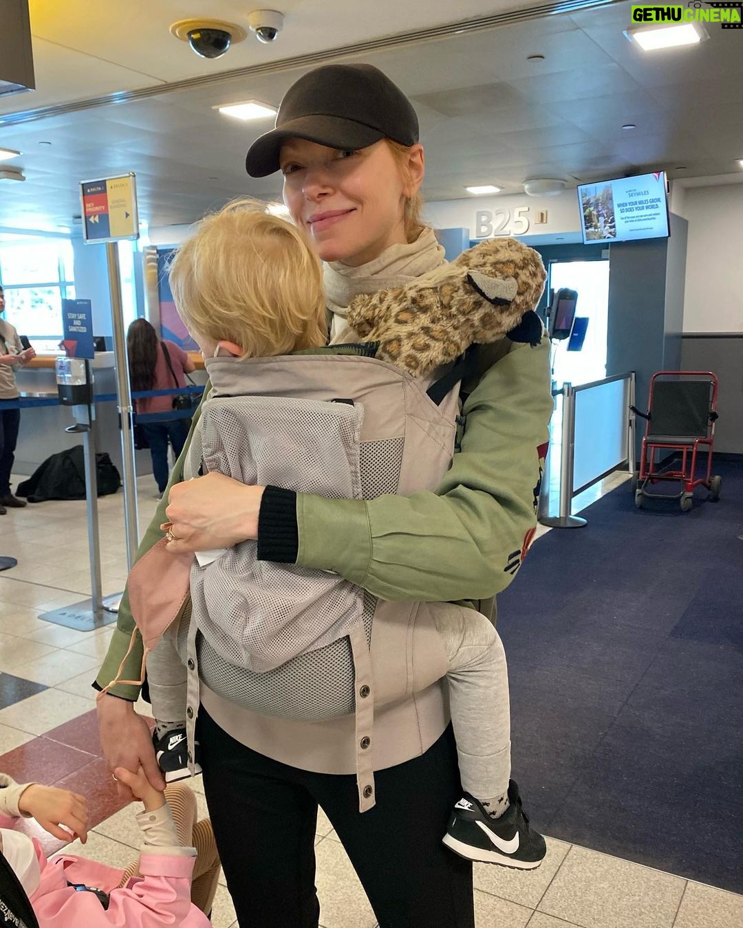Laura Prepon Instagram - Heading off for #springbreak! 🥰