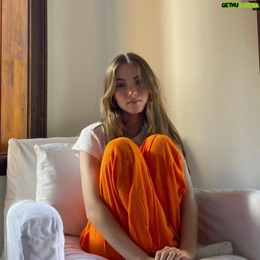 Lauren Orlando Instagram - chill