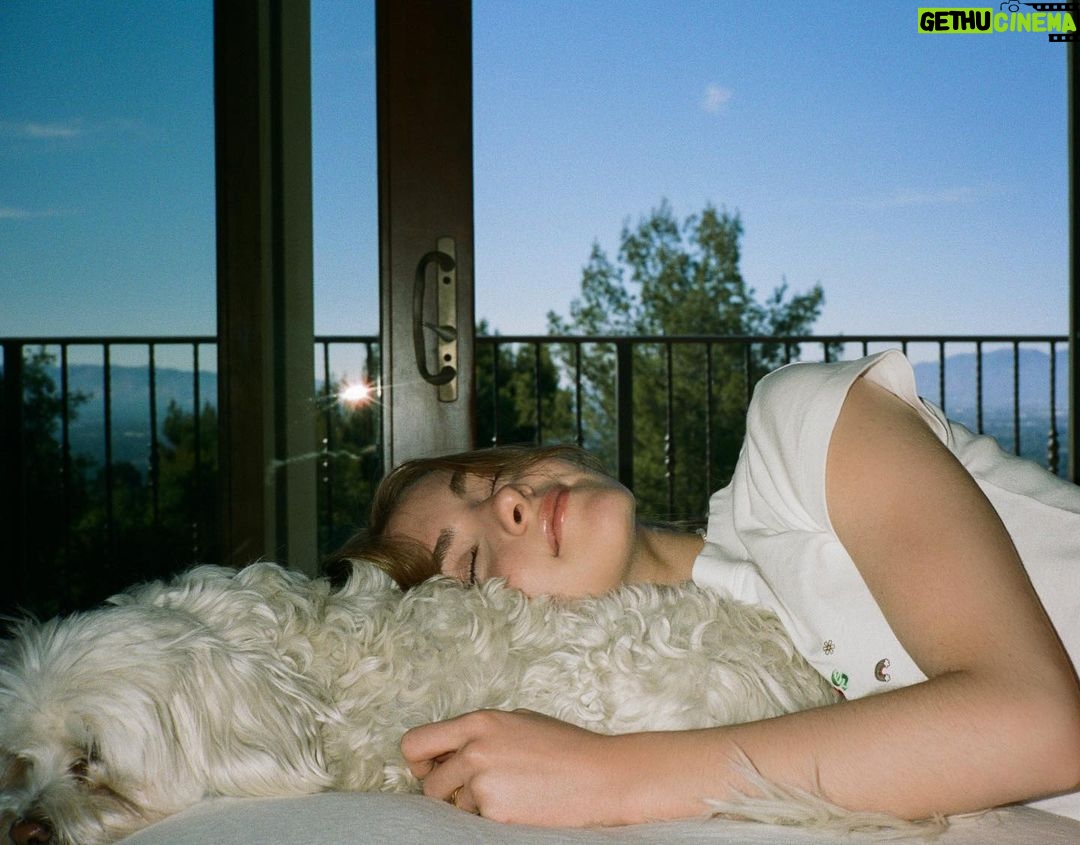Lauren Orlando Instagram - catching some z’s