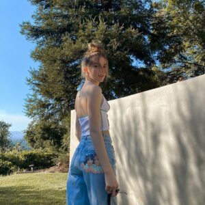 Lauren Orlando Instagram - starting to feel like summer 🌞