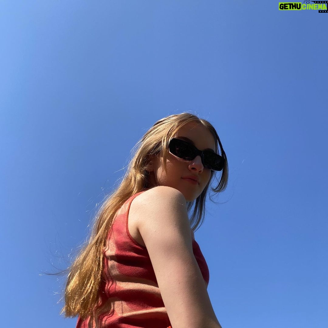 Lauren Orlando Instagram - how’s the weather down there