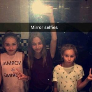 Lauren Orlando Instagram - happy birthday angel 🤎

i can’t believe you’re 17!!! thank you for all the fun memories (pls get your license so we can make more)!! i love you forever & always