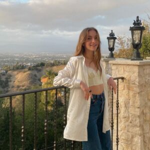 Lauren Orlando Instagram - spring break 🌺🌱