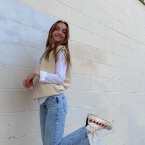 Lauren Orlando Instagram - happy friday 🧸