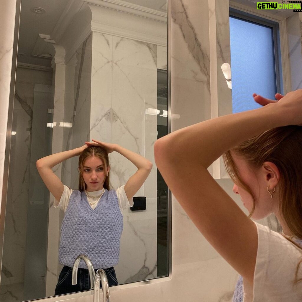 Lauren Orlando Instagram - mirror mirror