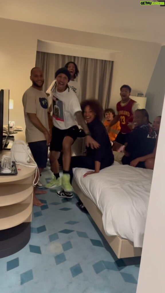Laurent Bourgeois Instagram - The love is real @mister_playmo_rise surprised @lestwinsoff @lestwinson @officiallestwins last night before the show. @ad_lange @_thaiilo_ @missy_nrc @max_loove @_sekafokus_ @kefton_enfant.prodige @sisko_seal Budapest, Hungary