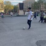 Laurent Bourgeois Instagram - We saw @marianastrukova and @ivan_panchenko12 from #ukraine playing soccer in #barcelona. We took a little break from work and interrupted their game 😂😂..Thank you for letting us play. Too much fun. Plaça d'Espanya, Barcelona