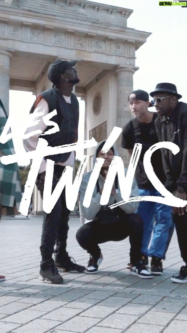 Laurent Bourgeois Instagram - @officiallestwins @lestwinsoff @lestwinson @kapela_officiel @playmo_aka_the_coach @loic_legendes_urbaines @djnastynas @hennessy 🎥 @emmanuelwhajah #lestwins #hennessyXlestwins