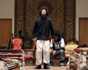 Laurent Bourgeois Instagram - I filmed a video with @yakfilms (Now @boxavoided for me) in San Diego with @officiallestwins RUG DEALERS that was later seen by Film Director F Gary Gray. He made sure MIB had the Twins as the main villians 🙌🏾 !!! #mibinternational #lestwinsclique #streetdance #dancefilm #fgarygray #rugdealers