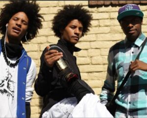 Laurent Bourgeois Instagram - I filmed a video with @yakfilms (Now @boxavoided for me) in San Diego with @officiallestwins RUG DEALERS that was later seen by Film Director F Gary Gray. He made sure MIB had the Twins as the main villians 🙌🏾 !!! #mibinternational #lestwinsclique #streetdance #dancefilm #fgarygray #rugdealers