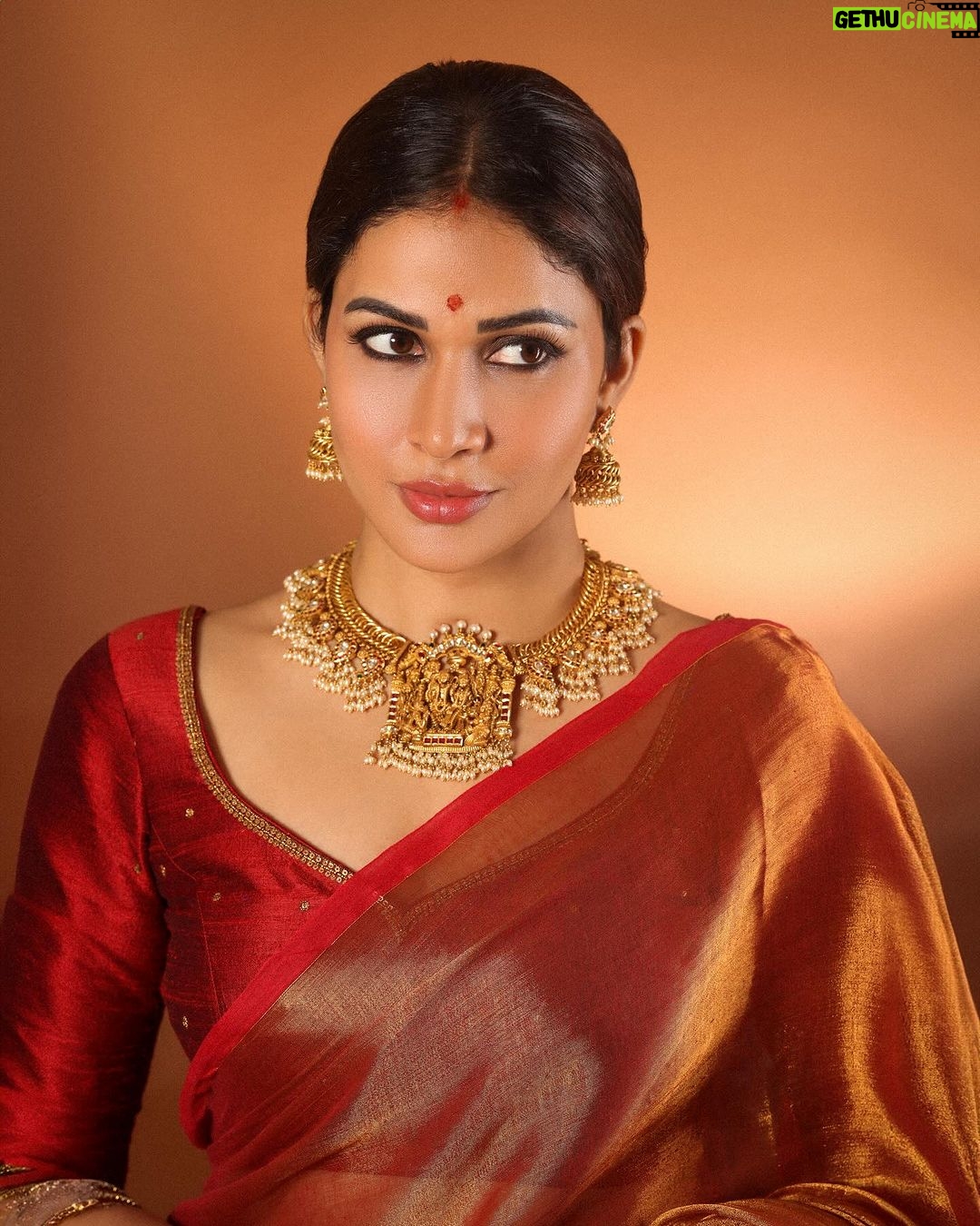 Lavanya Tripathi Instagram - Having been born in Ayodhya, the divine residence of Lord Rama, I feel incredibly lucky to witness this auspicious occasion. It is a moment of great pride for me and all fellow bharatvasi ( citizens of india) as we witness the Pran-Pratishta of Lord Sri Ram. Wearing the Ram parivar jewelry adds a personal touch to this joyous occasion. This Pran-Pratishta ceremony not only holds significance for Ayodhya but for the entire nation. It is a time when the nation as a whole comes together to celebrate and rejoice in the divine presence of Lord Rama. It is a moment that unifies us all, May it foster a sense of unity among all its citizens and strengthen the bonds that hold our diverse country together. With Jai Shri Ram on our lips and hearts filled with devotion, let us pray for peace, understanding, and goodwill to prevail in Ayodhya and throughout India. Jai Shri Ram! 🙏 #ayodhyarammandir🚩 #ayodhya #rammandir Thank you @anithareddy_curate & @tritikshajewels for curating this look for me. 📸- @pranav.foto