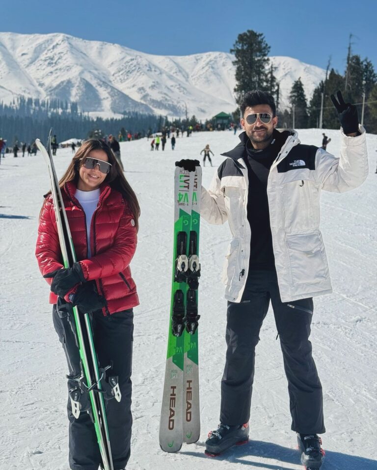 Lavanya Tripathi Instagram - Back on the slopes for round two! Feeling more confident and ready to conquer those runs. ⛷️ #Gulmarg #SkiLife #MountainAdventures Gulmarg, Kashmir