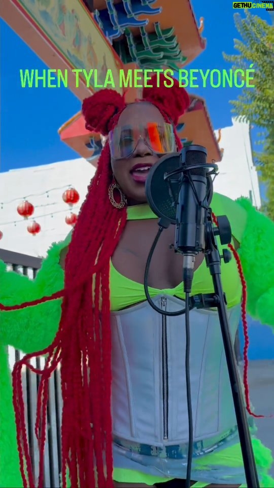 Laverne Cox Instagram - Sing Jaila @qingjaila #waterchallenge #whentylameetsbeyonce #TransIsBeautiful
