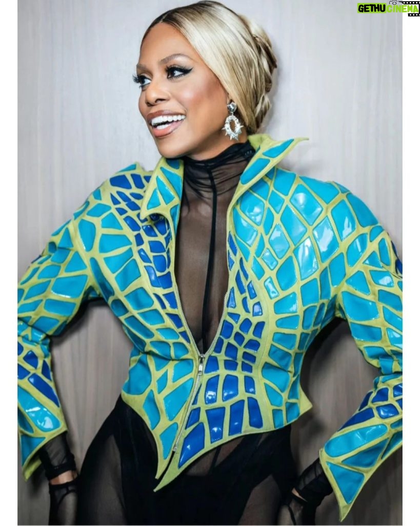 Laverne Cox Instagram - Thank you @instylemagazine #AMomentOfMugler Optisaurus Jacket archival @manfredthierrymugler S/S1989 Les Atlantes collection. Catsuit @muglerofficial x @h&m. This catsuit looks good with literally everything! Earrings Vintage @manfredthierrymugler All from my personal archive ... Hair @deetrannybear Makeup @theladydeja ... #ThierryMuglerVintage #ThierryMuglerArchives #ThierryMugler #Mugler #Muglerized #Muglerette #Muglerienne ... #TransIsBeautiful