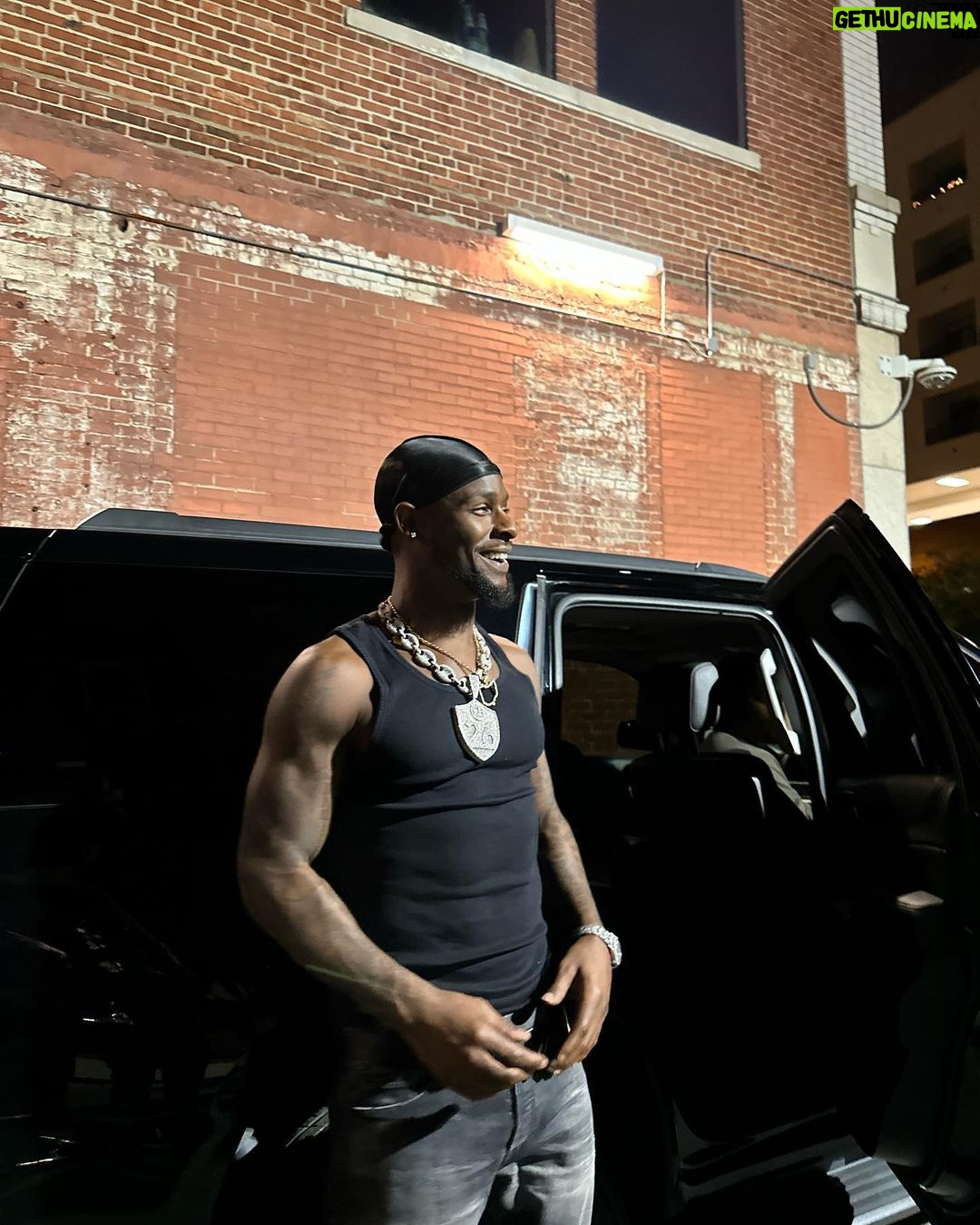 Le'Veon Bell Instagram - Columbus WE DID IT ‼️ I wanna thank EVERYBODY who came out last night, and made it SPECIAL .. & AGAIN, I am NOTHING without you 🙏🏾🖤 I truly appreciate all the continued love & support .. let’s keep this momentum goinggg ‼️where to next? 👀 Columbus, Ohio