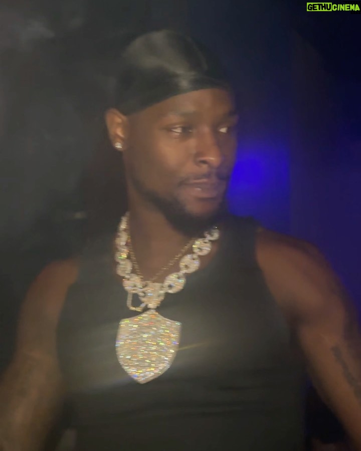 Le'Veon Bell Instagram - Columbus WE DID IT ‼️ I wanna thank EVERYBODY who came out last night, and made it SPECIAL .. & AGAIN, I am NOTHING without you 🙏🏾🖤 I truly appreciate all the continued love & support .. let’s keep this momentum goinggg ‼️where to next? 👀 Columbus, Ohio