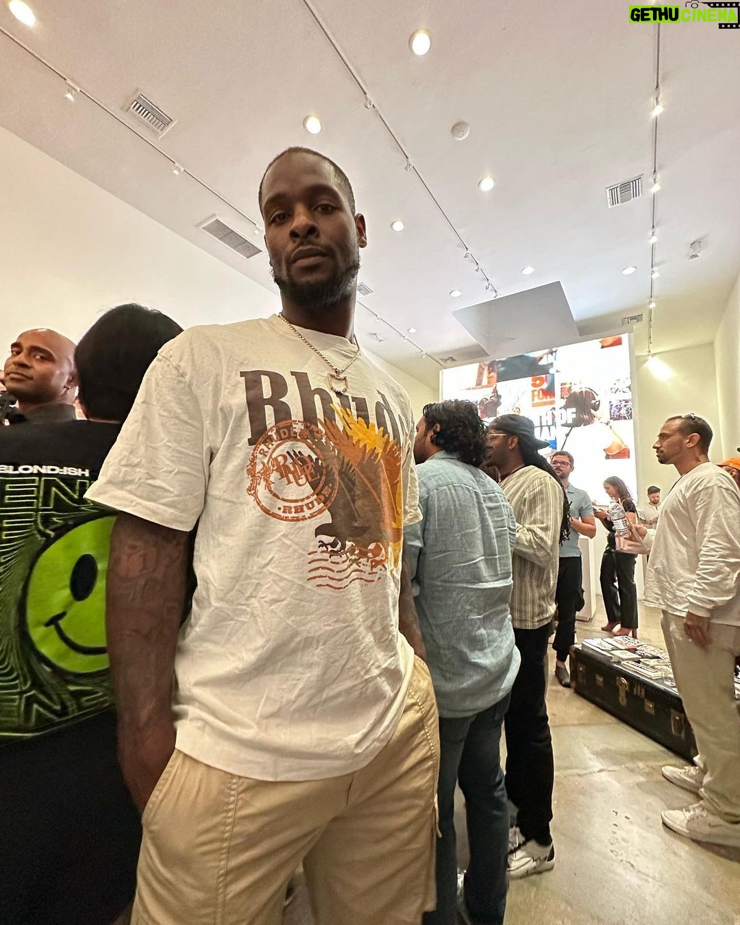 Le'Veon Bell Instagram - a lot of people go though life and never furfill their purpose .. I won’t be one of those people 🗣️ Los Angeles, California