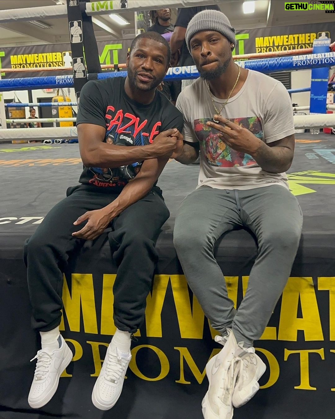 Le'Veon Bell Instagram - GOT TO WORKOUT IN THE 🐐’s GYM TODAY ‼️🚀😤🔥 Las Vegas, Nevada
