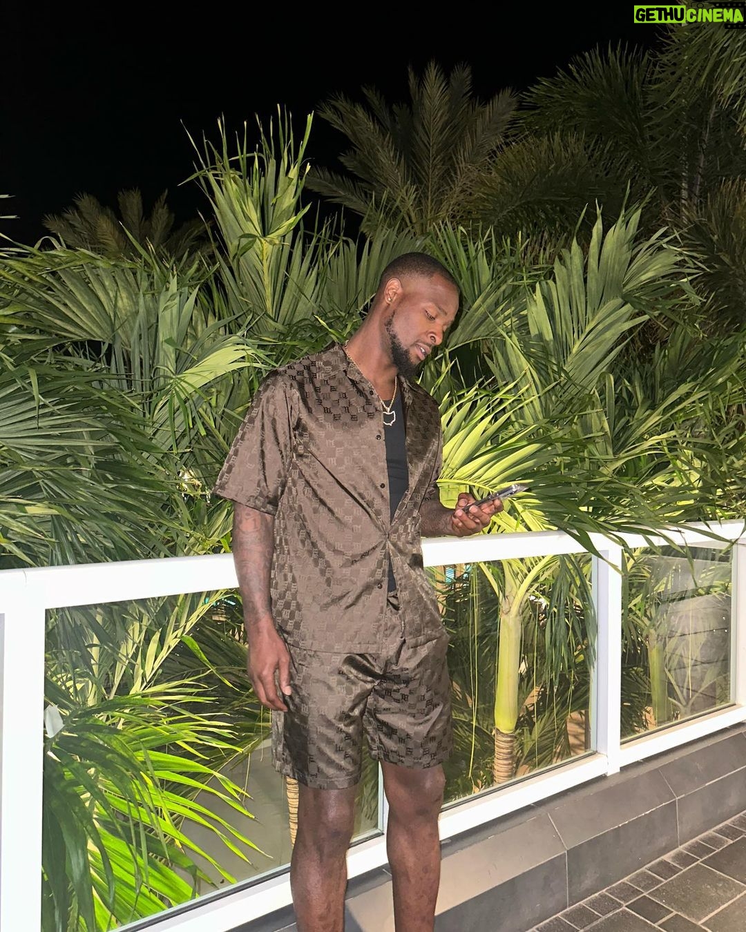 Le'Veon Bell Instagram - everyone got opinions, and iām entitled to mines š