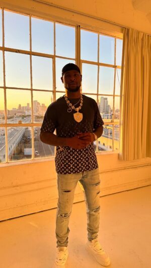 Le'Veon Bell Instagram - new music on the wayyyy, you ready??? ⭐️⭐️⭐️