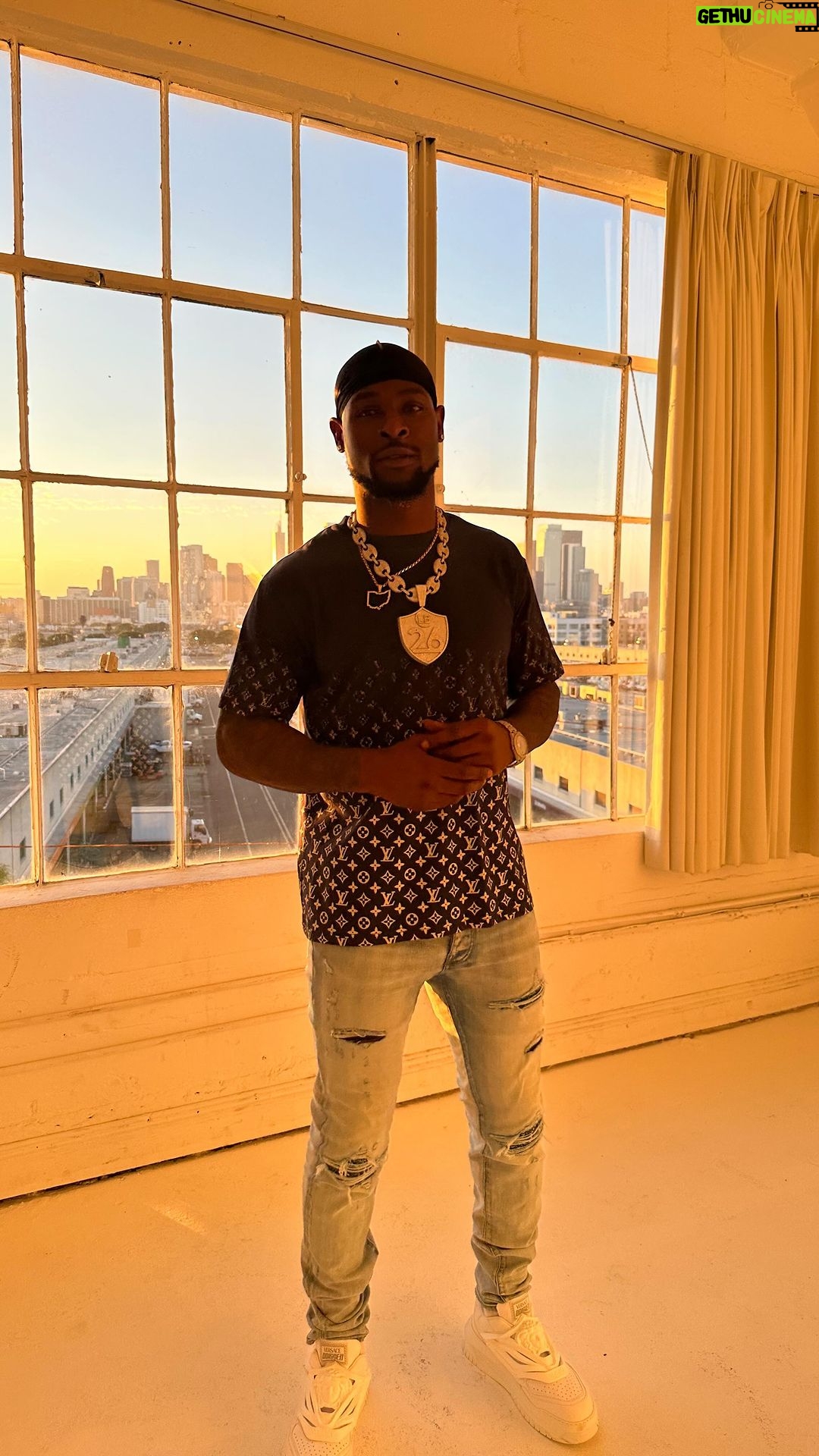 Le'Veon Bell - 3.1K Likes - new music on the wayyyy, you ready??? ⭐️⭐️⭐️