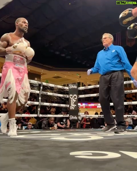Le'Veon Bell - 54.7K Likes - I said it would be a scary site, a horror flick, a scary movie, a THRILLER & it turned out to be EXACTLY that … @jmx a tough tough fighter, much respect to him … people don’t understand how much it takes to step into the boxing ring … the dedication, the hard work, & the sacrifice it takes to do this is unmatched so hold your head up HIGH bro … we put on a show for the people 🙏🏾 (PS American football is the REAL football) 😅😅😅 @onlyfans @getfliff