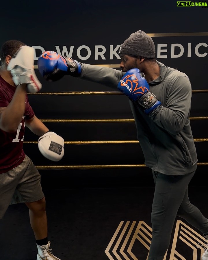 Le'Veon Bell Instagram - in 9 days, I get to show EVERYBODY I am DIFFERENT in that ring … & I legitimately hate tlkin about it, cause all fighters say the same sh*t whether they actually believe in themselves or not just to promote their fight, but THIS ain’t THAT … don’t worry bout it tho, you’ll see April 21st, just don’t be late 🙏🏾💥🥊 #JMXBell