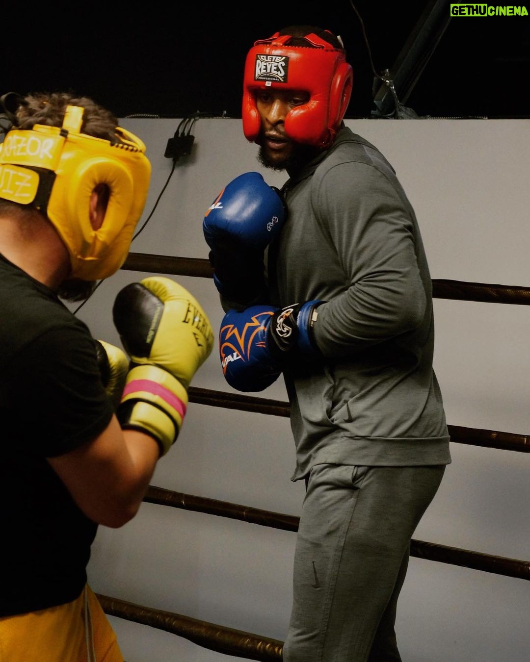 Le'Veon Bell Instagram - April 21st, its all about ME … its Me vs Me … LeVeon vs LeVeon!! I wouldn’t care WHO was in the ring with me April 21st, I’m confident in knowing they gettin beat tf up… it just so happen to be Joel Morris! aye @mf_daznxseries @daznboxing @misfitsboxing we exactly 3 weeks away from judgement day ‼️‼️ I hope you’re prepared for a show 💥🥊📺🍿👀