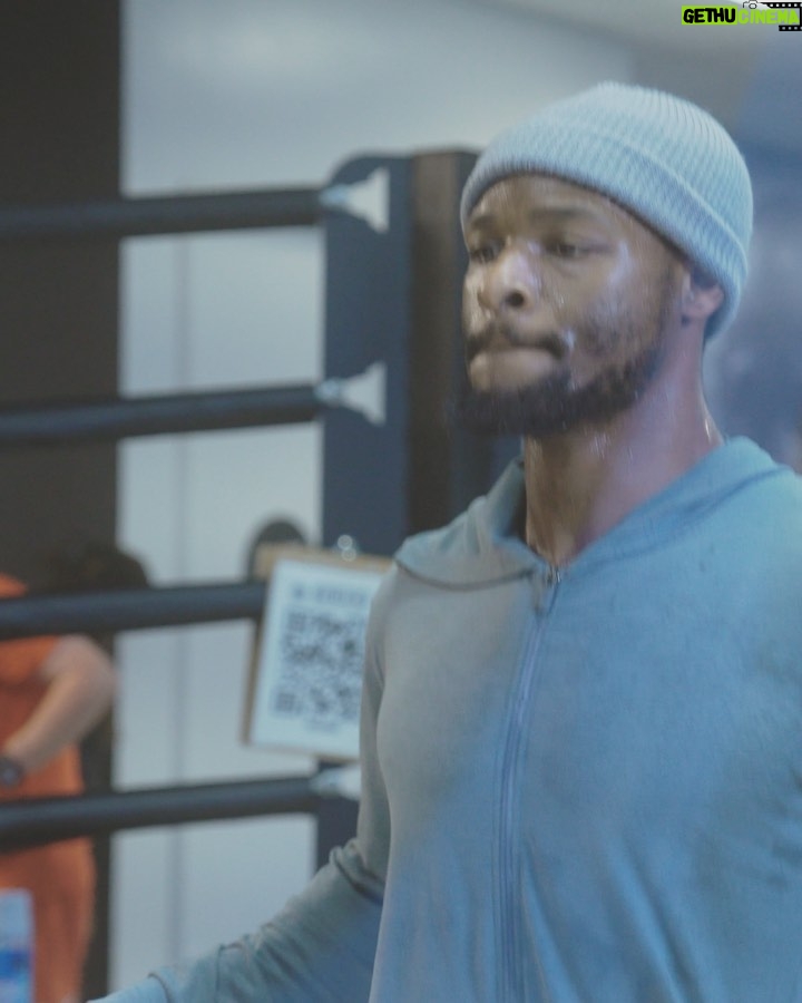 Le'Veon Bell Instagram - April 21st, its all about ME … its Me vs Me … LeVeon vs LeVeon!! I wouldn’t care WHO was in the ring with me April 21st, I’m confident in knowing they gettin beat tf up… it just so happen to be Joel Morris! aye @mf_daznxseries @daznboxing @misfitsboxing we exactly 3 weeks away from judgement day ‼️‼️ I hope you’re prepared for a show 💥🥊📺🍿👀