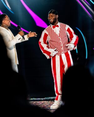 Le'Veon Bell Instagram - last post of 2022 (bittersweet cuz time is FLYING)… may 2023 bring nothing but love, compassion, & positive vibes 🙏🏾🖤✨ HAPPY NEW YEAR EVERYONE 🎊🎆🎈