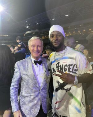 Le'Veon Bell Instagram - last post of 2022 (bittersweet cuz time is FLYING)… may 2023 bring nothing but love, compassion, & positive vibes 🙏🏾🖤✨ HAPPY NEW YEAR EVERYONE 🎊🎆🎈