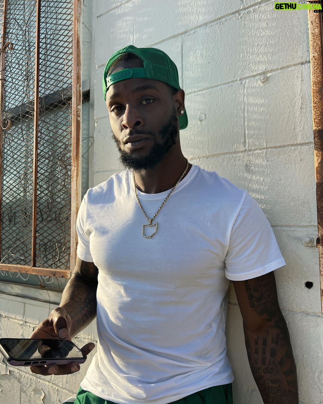 Le'Veon Bell Instagram - errrr’body wanna fight me all of a sudden 😂😂🤦🏾♂️ don’t even trip cuz new fight details on the way so you will know soon enough who the lucky person gettin knocked next is 💥🥊😂 Los Angeles, California