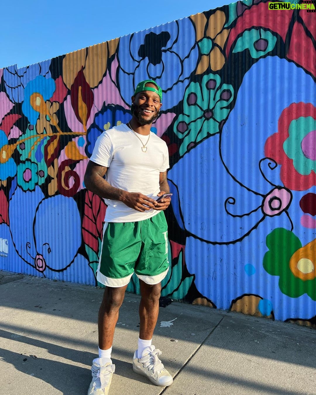 Le'Veon Bell Instagram - errrr’body wanna fight me all of a sudden 😂😂🤦🏾♂️ don’t even trip cuz new fight details on the way so you will know soon enough who the lucky person gettin knocked next is 💥🥊😂 Los Angeles, California
