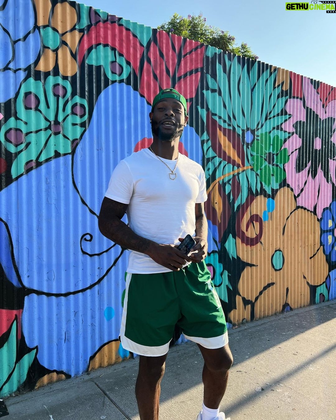 Le'Veon Bell Instagram - errrr’body wanna fight me all of a sudden 😂😂🤦🏾♂️ don’t even trip cuz new fight details on the way so you will know soon enough who the lucky person gettin knocked next is 💥🥊😂 Los Angeles, California