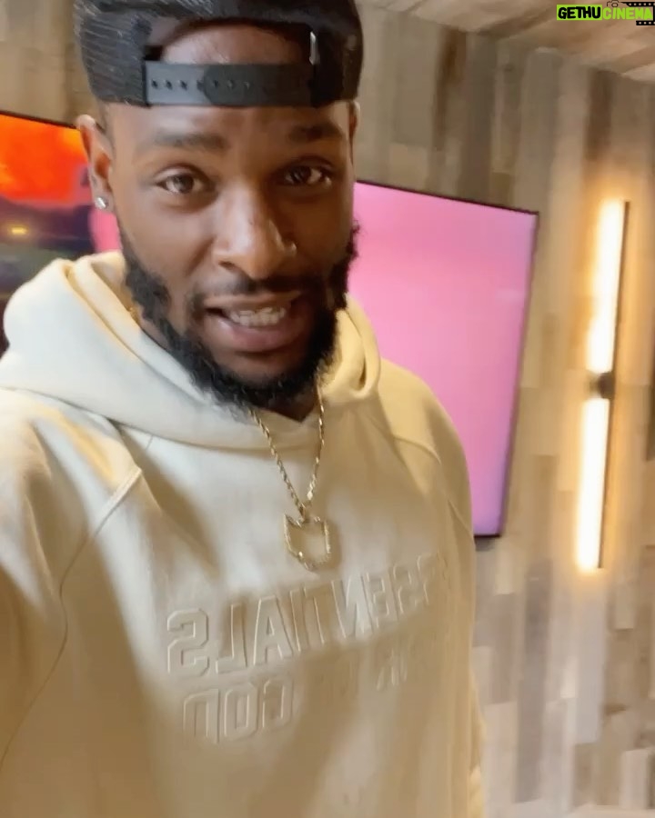 Le'Veon Bell Instagram - all love & positive vibes 🤍 #September10th