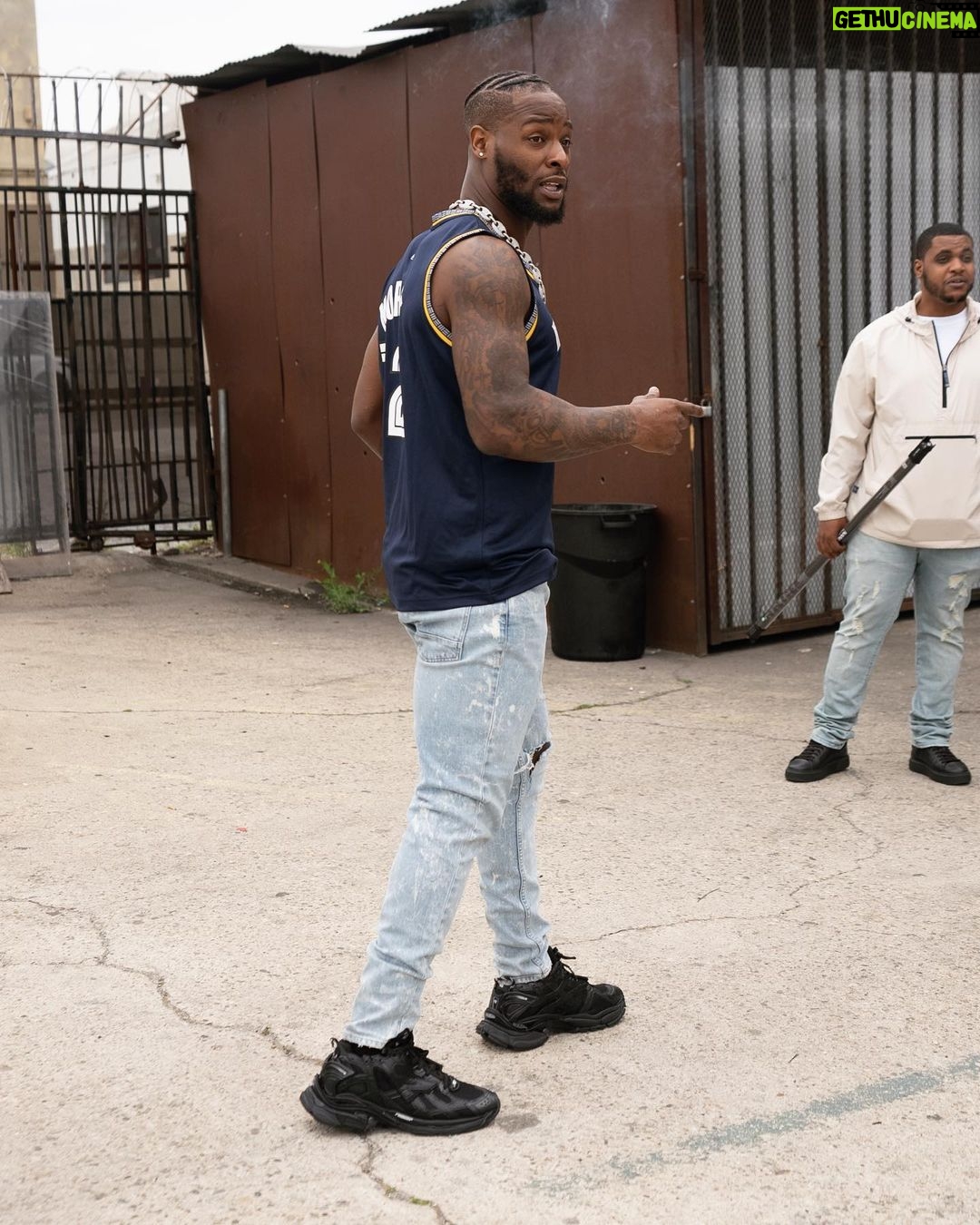 Le'Veon Bell Instagram - “I’m ballin I feel like I play for the Grizz”