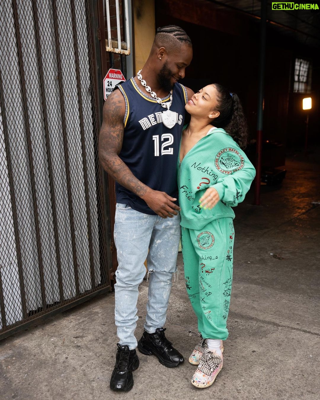 Le'Veon Bell Instagram - “I’m ballin I feel like I play for the Grizz”