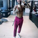 Le’Veon Bell Instagram – in 9 days, I get to show EVERYBODY I am DIFFERENT in that ring … & I legitimately hate tlkin about it, cause all fighters say the same sh*t whether they actually believe in themselves or not just to promote their fight, but THIS ain’t THAT … don’t worry bout it tho, you’ll see April 21st, just don’t be late 🙏🏾💥🥊 #JMXBell