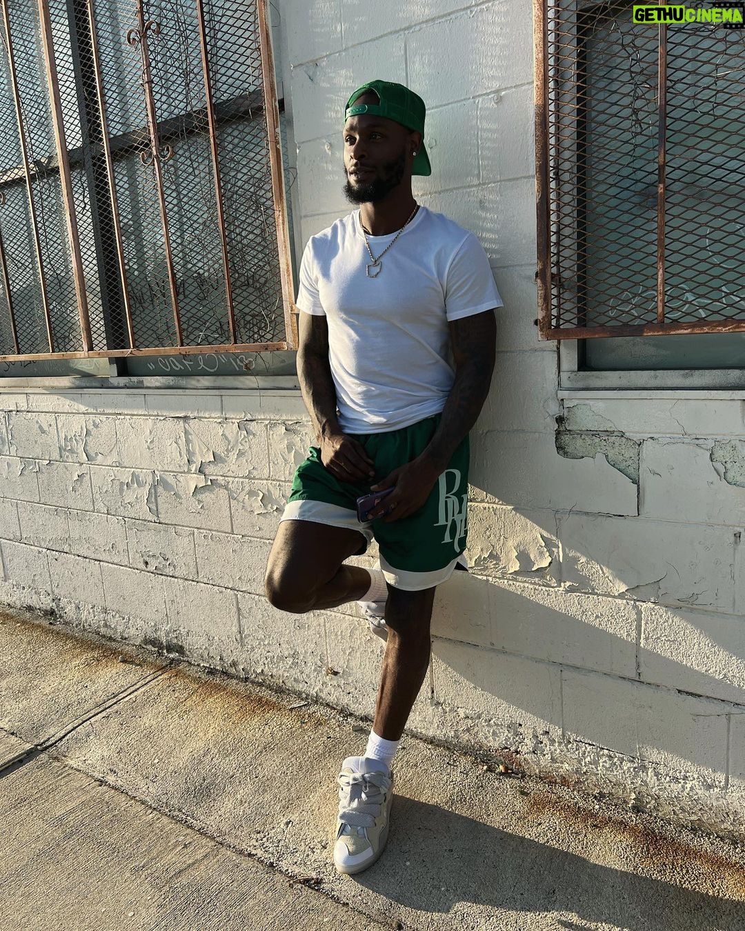 Le'Veon Bell Instagram - errrr’body wanna fight me all of a sudden 😂😂🤦🏾♂️ don’t even trip cuz new fight details on the way so you will know soon enough who the lucky person gettin knocked next is 💥🥊😂 Los Angeles, California