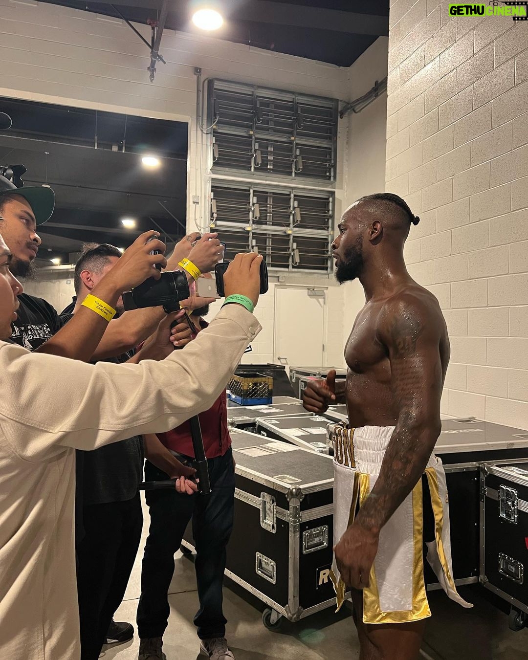Le'Veon Bell Instagram - last night was CUHHHRAZYYY π΅βπ«π€π€§πͺπΎπ₯π₯π₯π€