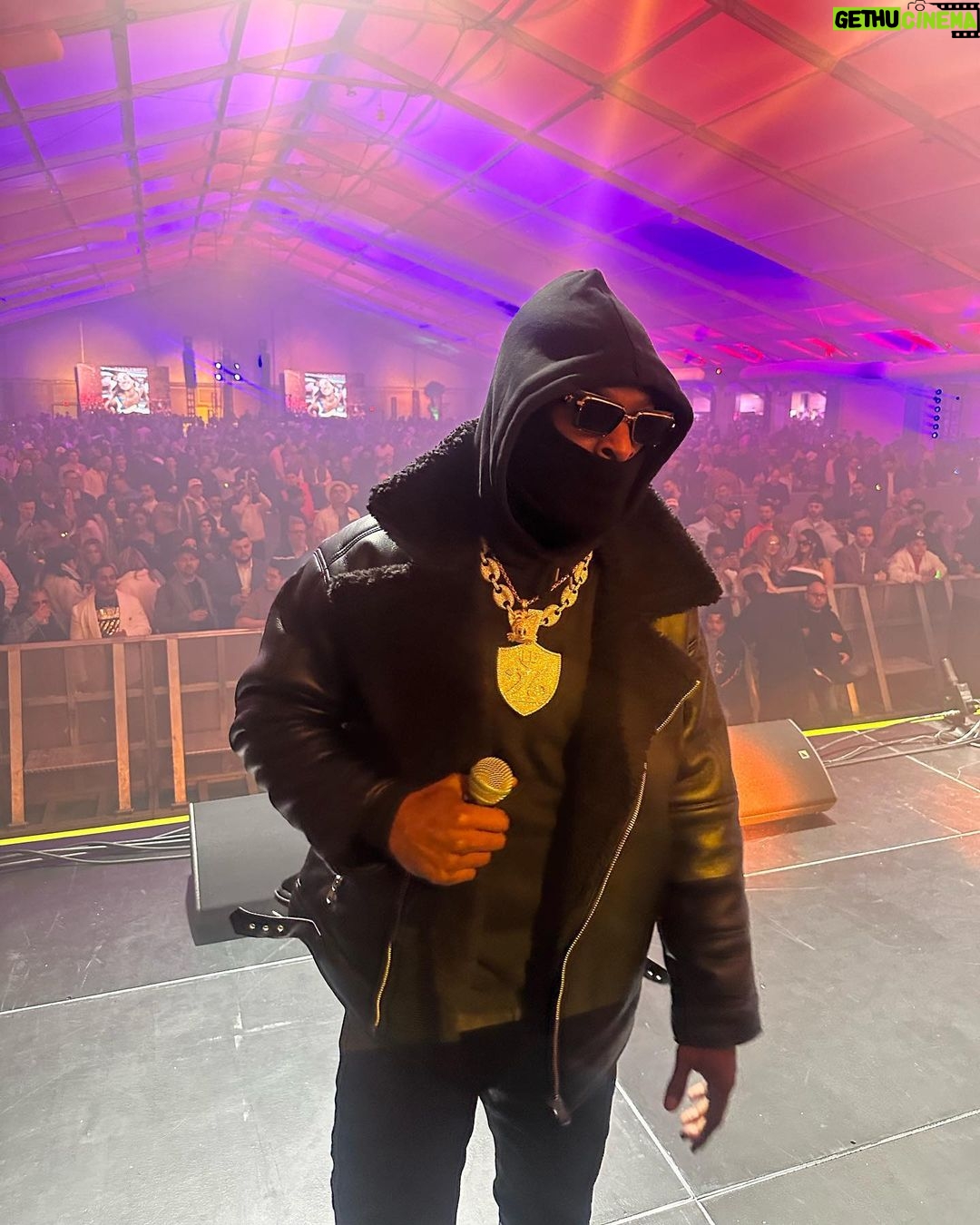 Le'Veon Bell Instagram - The Super bowl was CRAZYYY, I performed at the Maxim Party, I opened up for 50 Cent & 21 Savage, I must say Vegas was a VIBE .. football & music coming together 🚀🚀